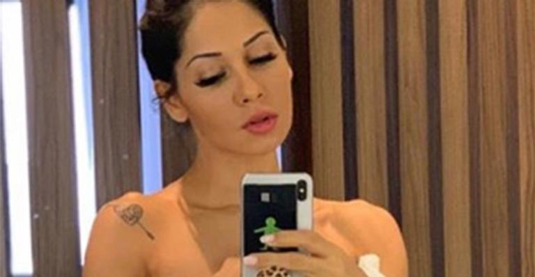 Mayra Cardi publica foto seminua e justifica decisão: ”Vou postar foto estudando?”