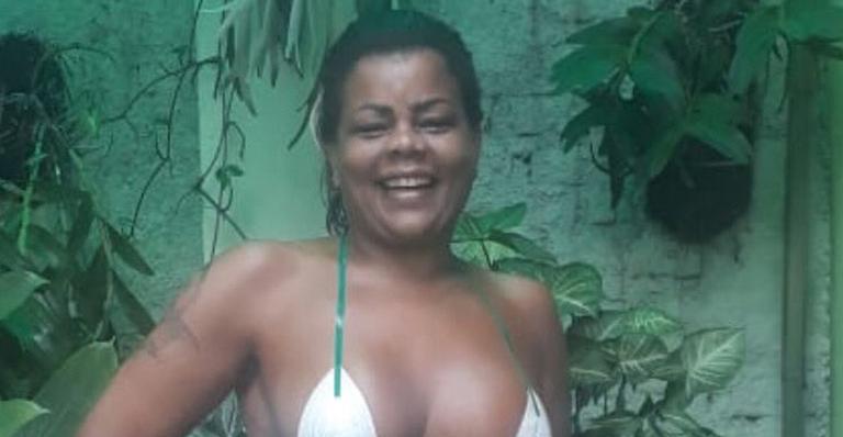Tati Quebra Barraco exibe o corpão usando biquíni de fita e dispara: ”Meu padrão sou eu”
