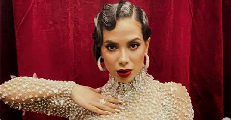 Anitta abre o jogo sobre bissexualidade, drogas e plásticas