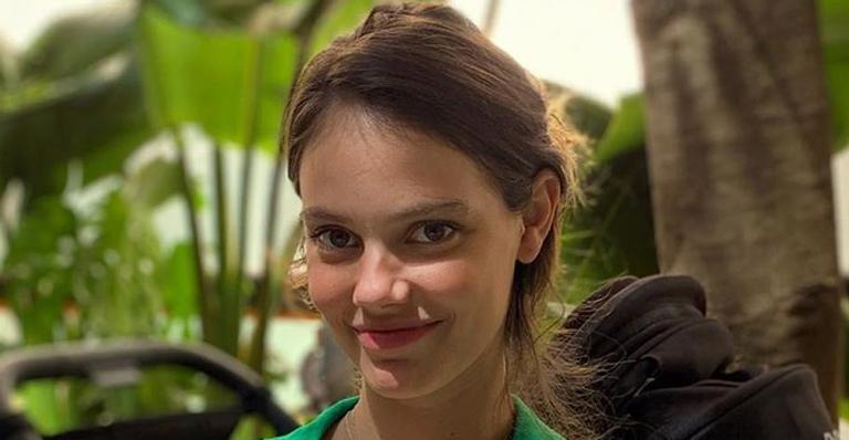 Fofura! Avó de Laura Neiva posa com Maria no colo e encanta web: ”Linda”