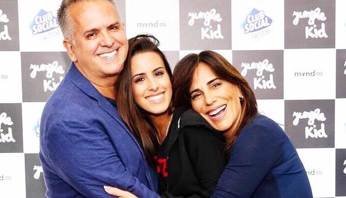 Filha caçula de Gloria Pires arranca elogios da web ao surgir só de biquíni: ”Sereia”