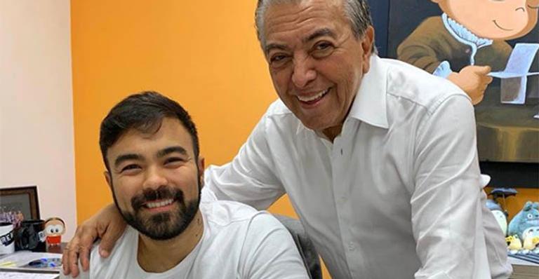 Mauricio de Sousa faz foto do filho e do genro em momento romântico