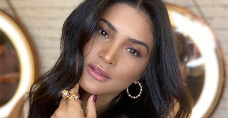 Mileide Mihaile usa body com transparência e arranca suspiros