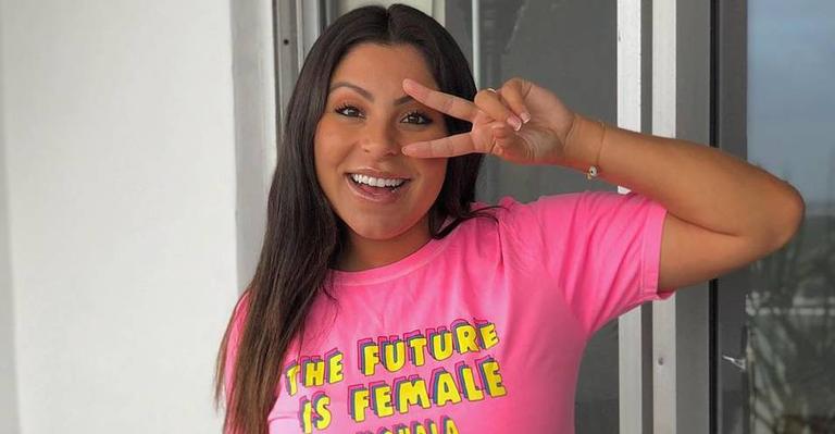 Andressa Miranda posa coladinha do filho, Bento e se diverte: ‘Será que vai ser fotogênico?’