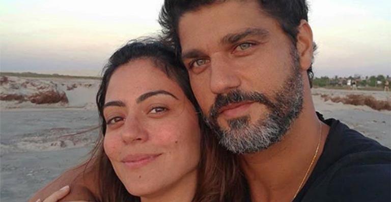 Carol Castro compartilha foto com Bruno Cabrerizo e se derrete: ”Sorrisos sinceros”