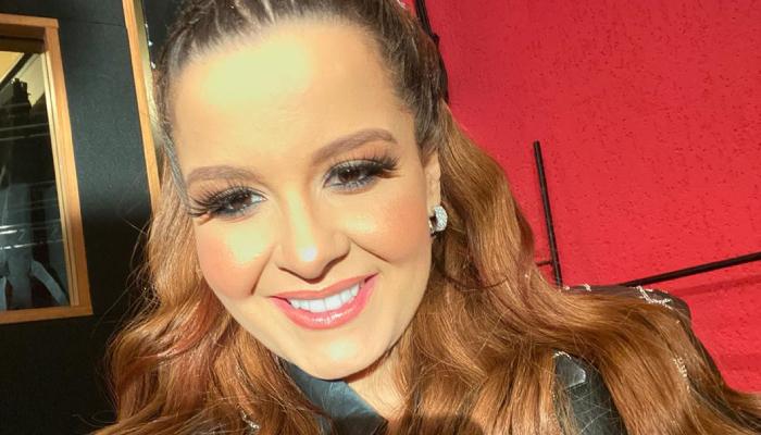 Em viagem romântica, Maiara posa coladinha com Fernando e se derrete pelo namorado: ”Quero ser seu par”