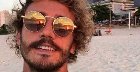 EX-BBB Alan Possamai fala sobre perda do pai e comove seguidores: ”Sinto sua falta”