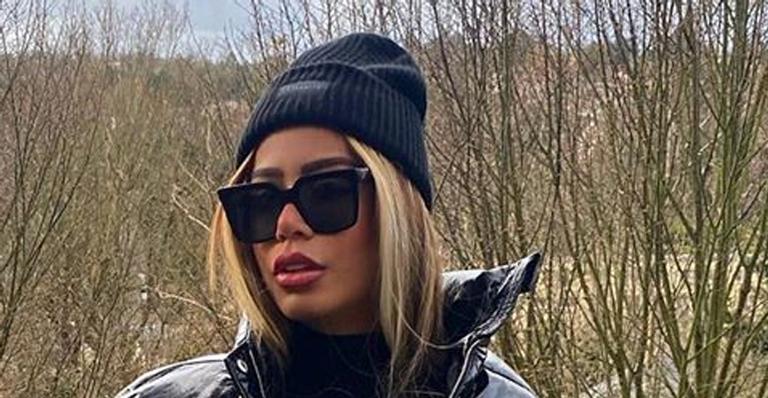 Rafaella Santos posa com vestido curtíssimo e fãs se perguntam: ”Cadê a barriguinha?”