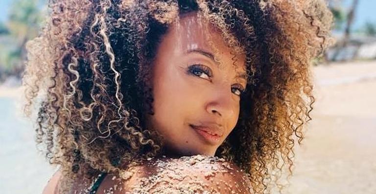 Após término de ‘Bom Sucesso’, Sheron Menezzes curte férias no Equador