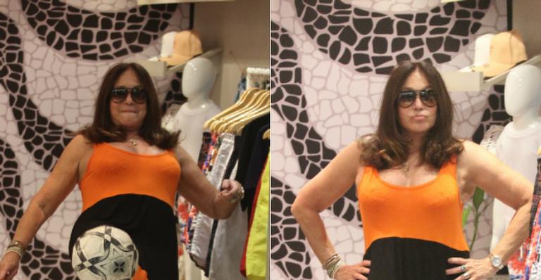 Susana Vieira joga futebol em loja no shopping e esbanja simpatia