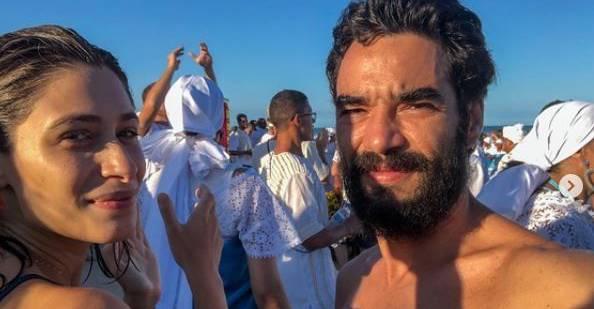 Caio Balt e Luisa Arraes curtem dia de praia em Búzios