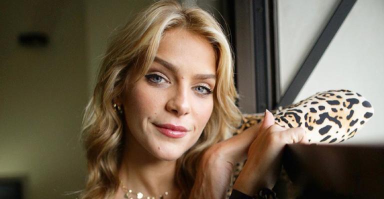 Isabella Santoni relembra clique só de top e faz apelo para o Carnaval: ”Vamos curtir com consciência”