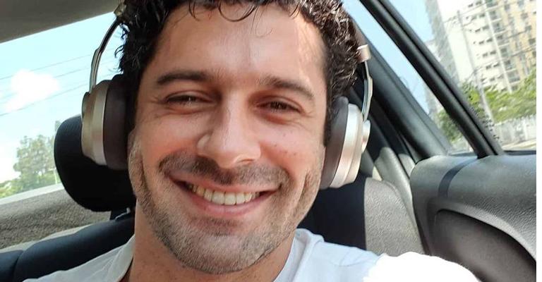 João Baldasserini posa coladinho da família e declara: ‘Minhas inspirações’