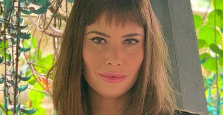 Grávida, Mayana Moura faz topless em clique ousado e mostra barrigão de 5 meses