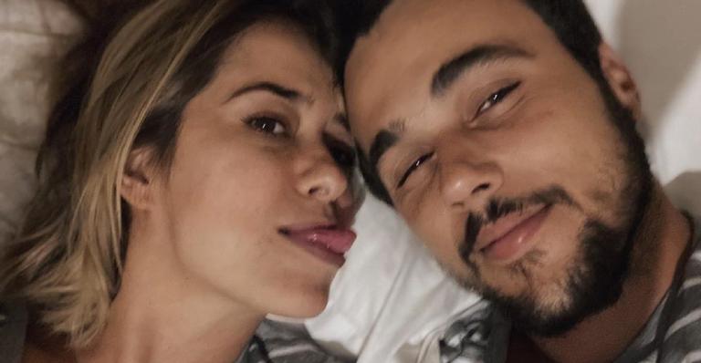 Paloma Duarte e Bruno Ferrari combinam pijamas com filho em clique fofíssimo
