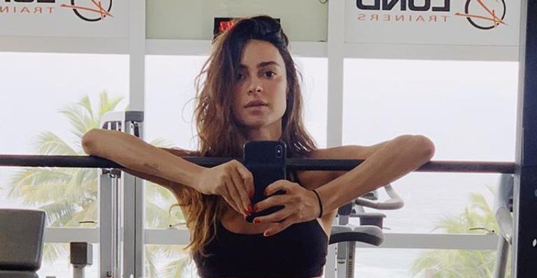 Thaila Ayala ostenta abdômen trincadíssimo na web e deixa internautas babando: ”Me empresta esse tanquinho”