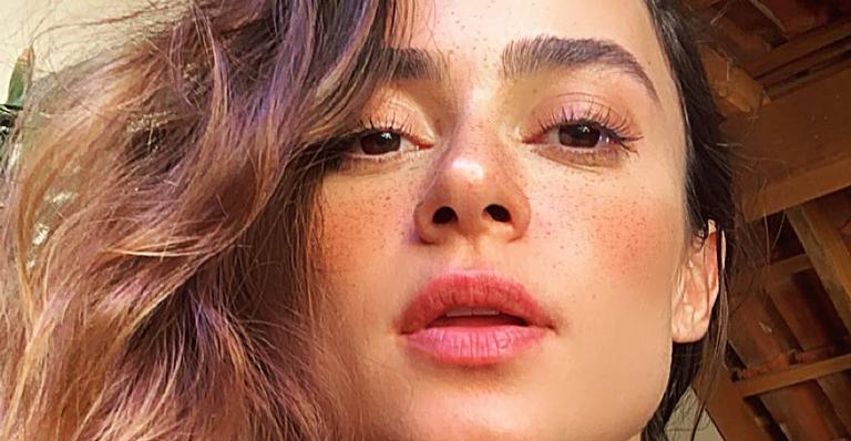 Thaila Ayala se diverte ao iniciar aulas de futvôlei e diz: ‘Pareço uma pata’