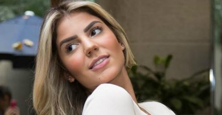 Ex-BBB Hariany esbanja beleza em look justinho e transparente: ”Linda demais!”
