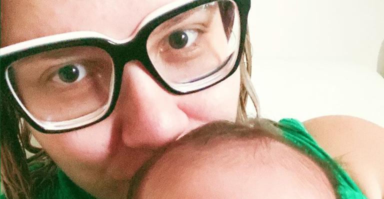 Marília Mendonça mostra o recém-nascido fantasiado e beleza impressiona: ”Super Baby!”