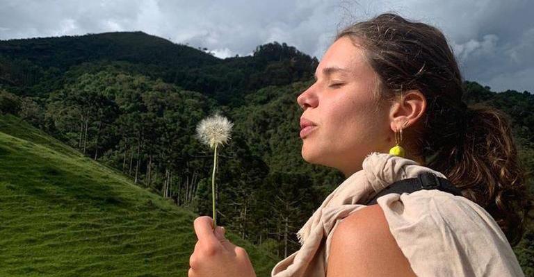 Bruna Linzmeyer tira onda com pose em cenário paradisíaco: ‘Sextar’