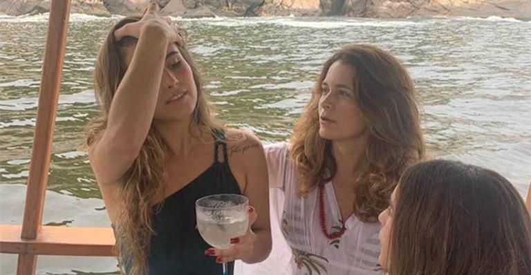 Claudia Abreu celebra o aniversário da filha, Maria, em passeio de barco