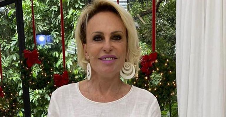 Ana Maria Braga surge com o namorado durante período longe da TV