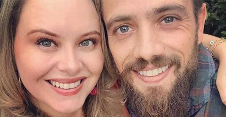 Esposa de Rafael Cardoso rebate críticas após foto com babá dos filhos: ‘Vamos ser todas amor’