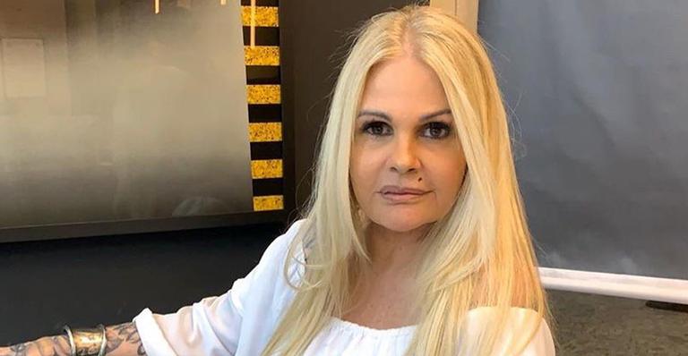 Monique Evans surge muito diferente após harmonização facial