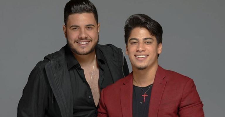 Cantor sertanejo é retirado de carro em chamas e passa por cirurgia