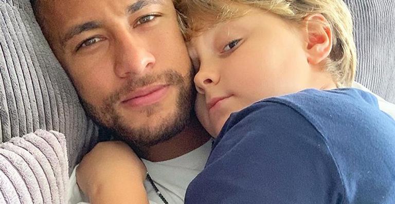 Filho de Neymar Jr esbanja fofura em foto com o irmão caçula