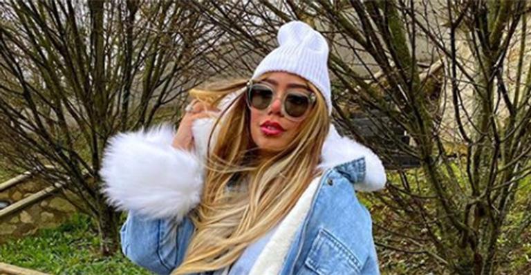 Rafaella Santos surge com minissaia justíssima e pernas roubam a cena