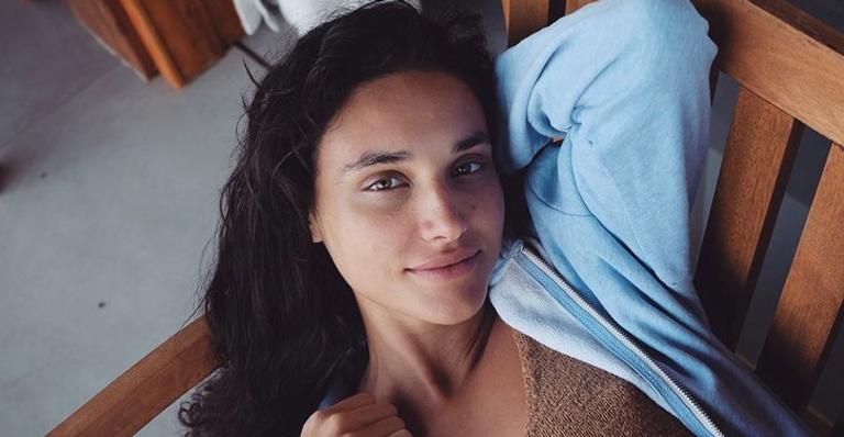 Amor! Débora Nascimento surge em momento íntimo com namorado e troca declarações nas redes