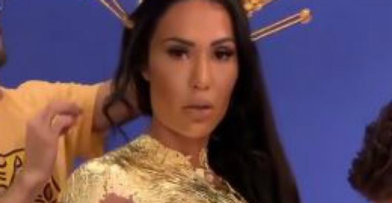Gracyanne Barbosa surge ‘banhada a ouro’ e ostenta corpão musculoso