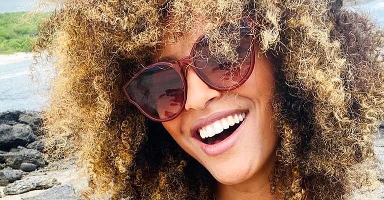 Sheron Menezzes divide registros ao mergulhar no mar e celebra: ‘Algo que me deixa muito feliz’