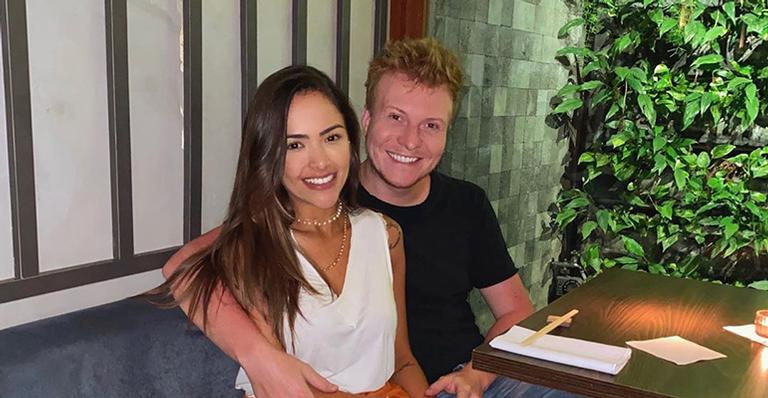 Cunhada de Michel Teló faz chá de lingerie em iate luxuoso