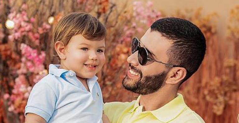 Filho de Gusttavo Lima surge cantando e surpreende a web: “Filho de peixe, peixinho é”