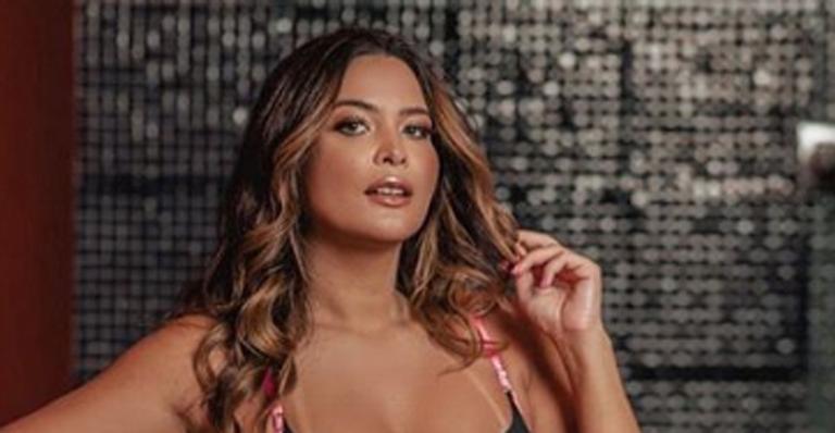 Geisy Arruda posa de roupa íntima e fãs fazem propostas indecentes: ”Lá em casa?”