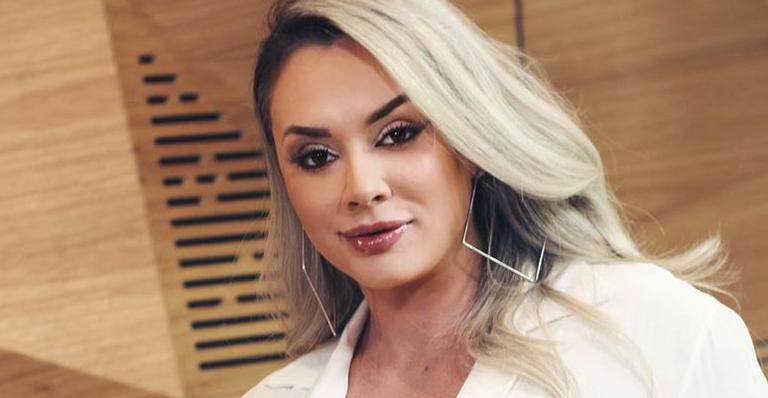 Juju Salimeni posa coladinha com namorado e faz homenagem emocionante: ”Que sorte a nossa”