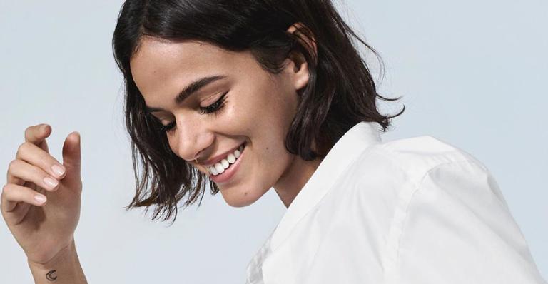 BBB20: Bruna Marquezine não aguenta e zoa roupa de Manu Gavassi: ”Toalhinha de mesa”