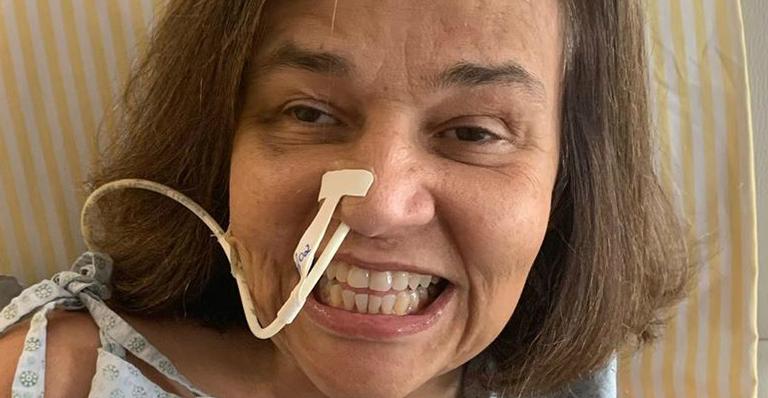 Claudia Rodrigues tranquiliza fãs após ficar entre a vida e a morte: ”A fênix”