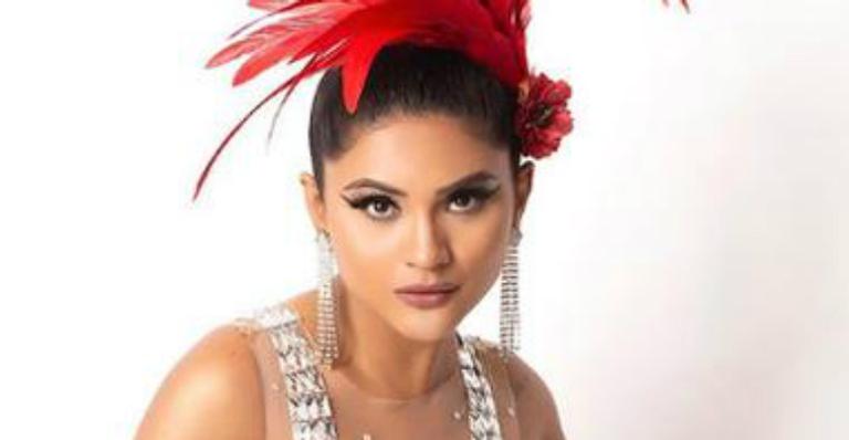 Mileide Mihaile abusa de decote profundo em look pré-Carnaval