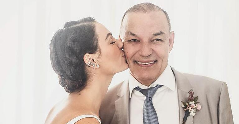 Um mês após morte do pai, Isis Valverde presta linda homenagem: ”Peito aperto”