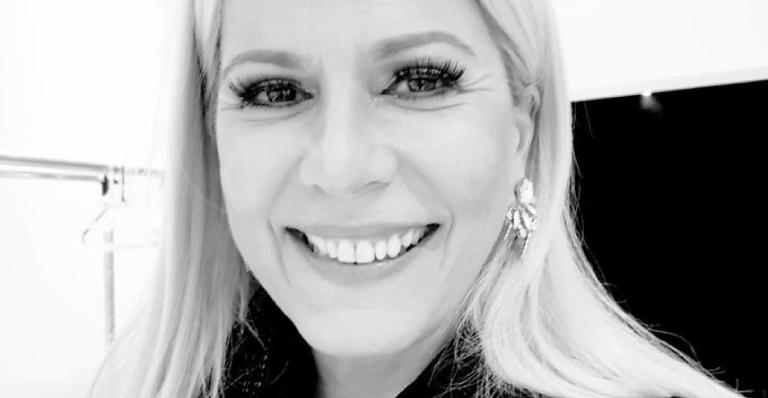 Aos 57 anos, Paula Toller surpreende ao relembrar foto da juventude: ”Ela não envelhece”