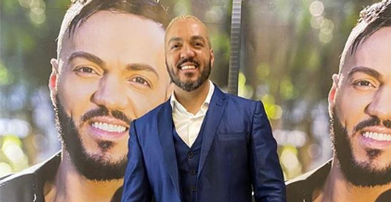 Belo se derrete ao mostrar foto com Gracyanne Barbosa