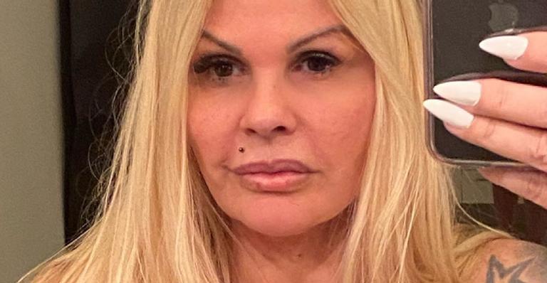 Monique Evans rebate críticas sobre harmonização facial e nega preenchimento no rosto: ”Só fiz na boca”