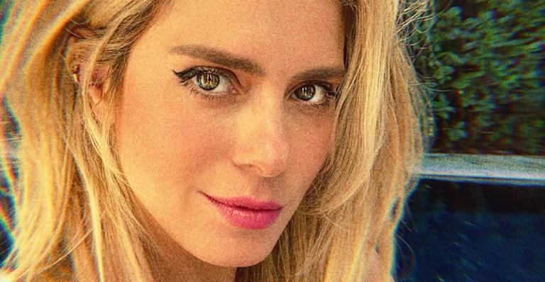 Carolina Dieckmann posa coladinha com marido em clique raro e se declara: ”Te amo”