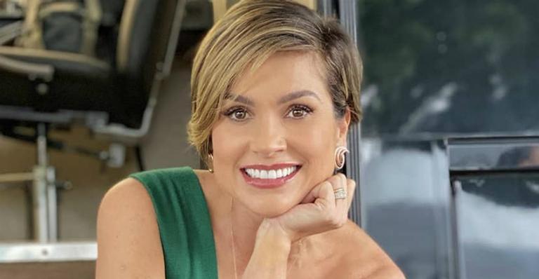 Flávia Alessandra compartilha foto coladinha com Otaviano Costa e se declara
