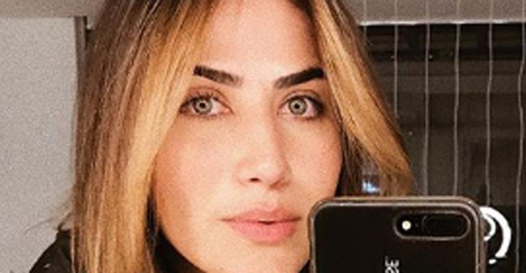 Jessica Costa posa exibindo o bumbum, fã critica imperfeições e gera bate-boca