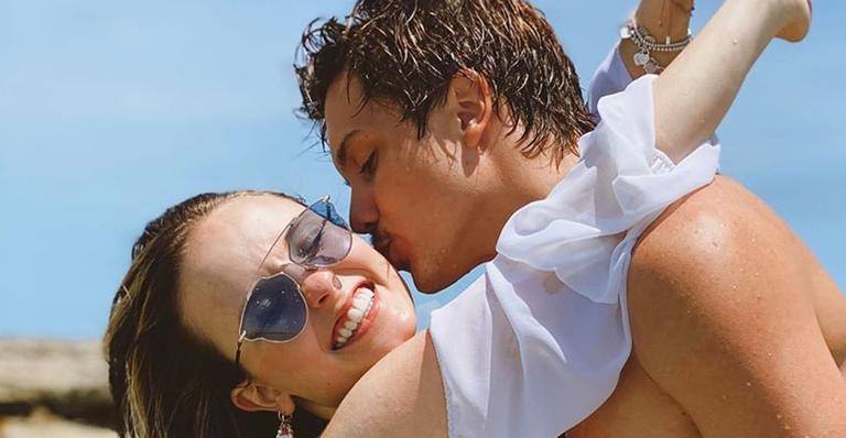 Larissa Manoela lamenta distância de Leo Cidade em data especial: ”Te queria por perto”