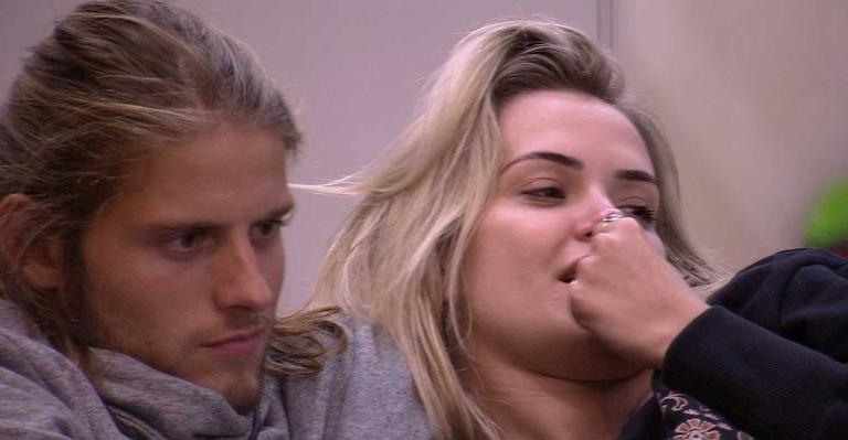 BBB20: Após muito chamego, Daniel e Marcela se beijam na última festa do reality